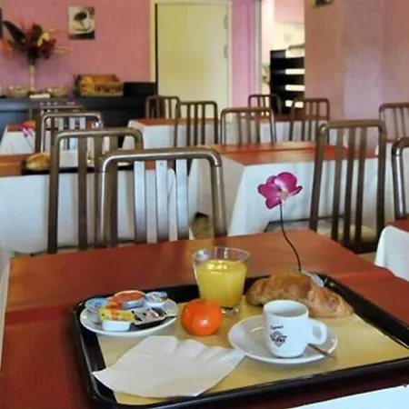 Hotel Contact - Prim - Reims Nord 3*